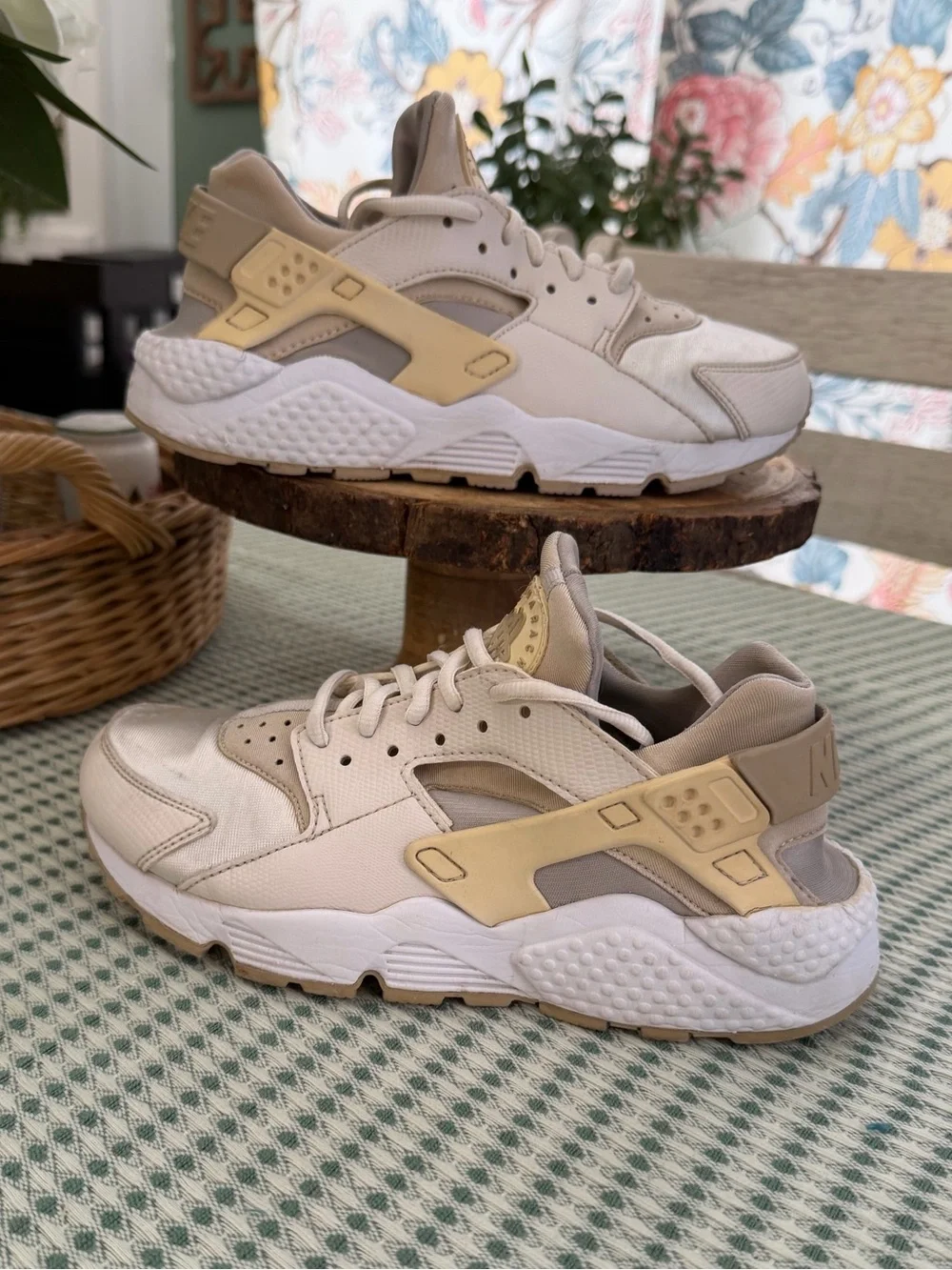 Nike Women's Air Huarache Sneakers Size 7 Beige Gold